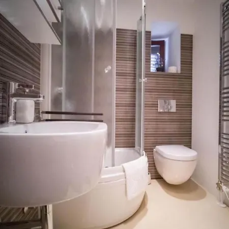 Quaint In With Hot Tub Risika