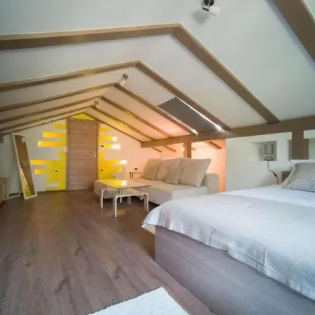 Holiday home Quaint In With Hot Tub Risika