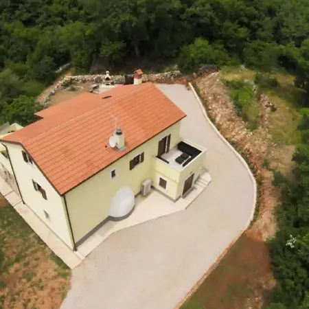 Holiday home Quaint In With Hot Tub *
